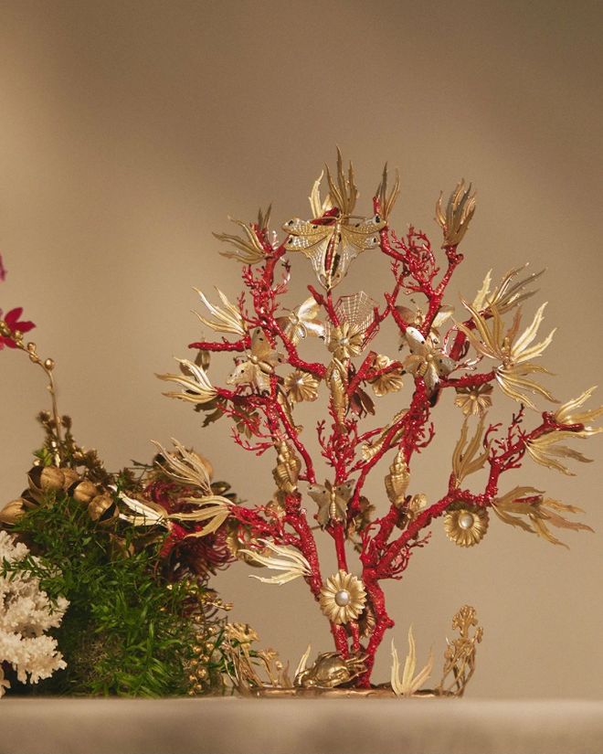系列 尽展假日邂逅诗意春光的餐桌美学AG真人登录DIOR MAISON(图1)